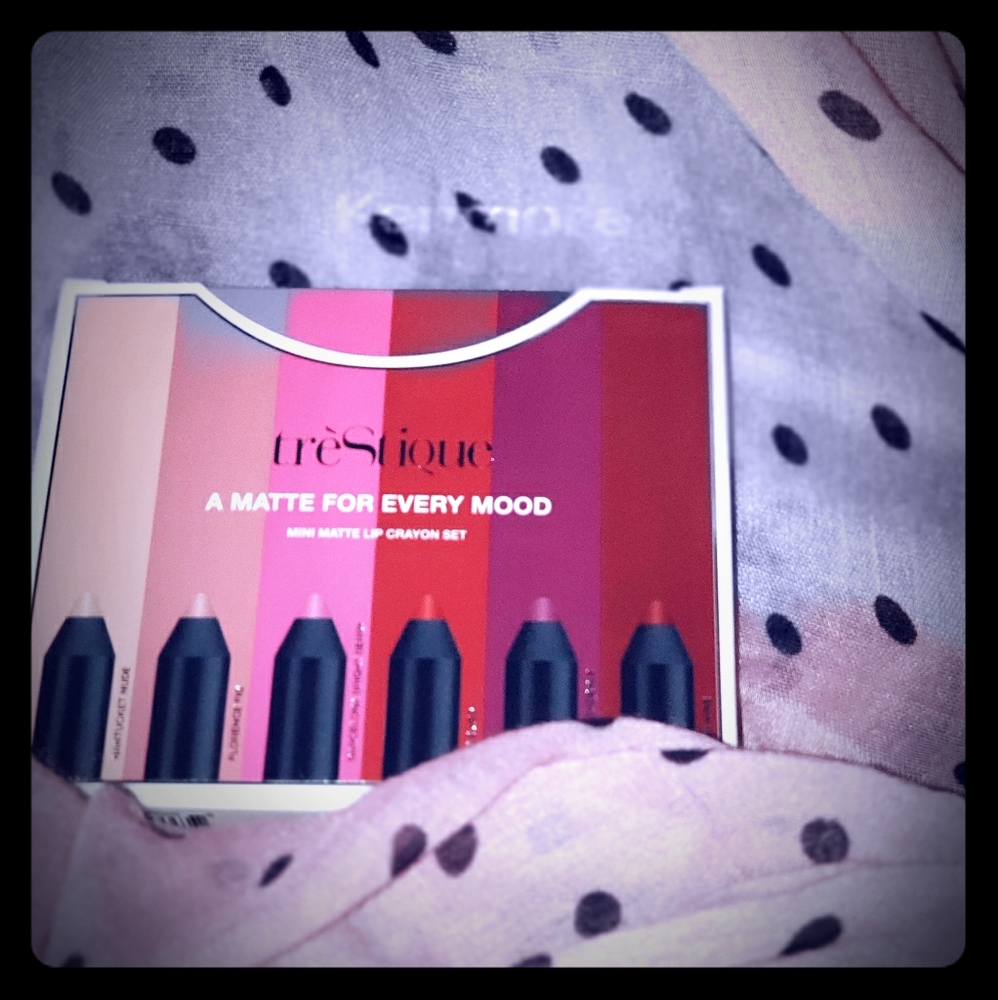 Trestique Mini Matte Crayon lipstick